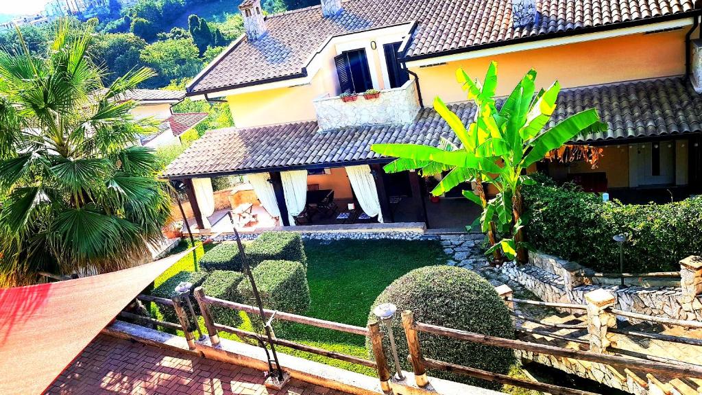 Bazén v ubytování Favola Exclusive b&b nebo v jeho okolí