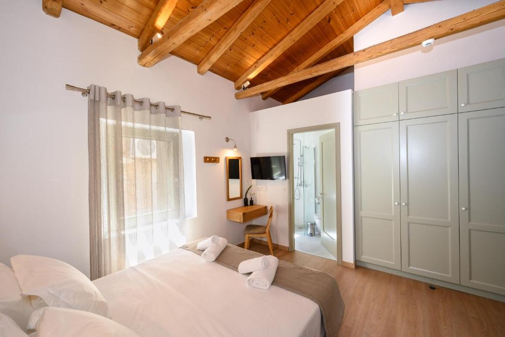 Postel nebo postele na pokoji v ubytování Selinitsa Residence Mani