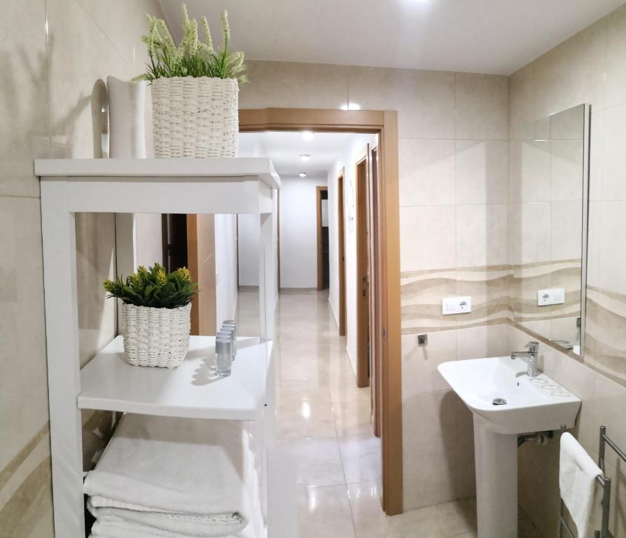 A bathroom at Muro de los Navarros 26-Apartamentos