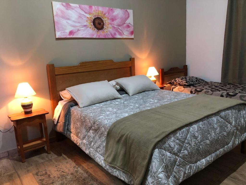 Uma cama ou camas num quarto em Pousada Vale dos Sonhos
