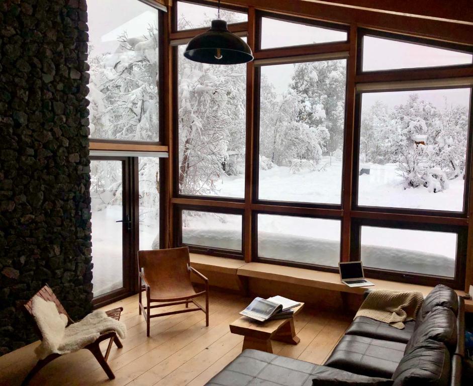 Uma área de estar em Chalet Ciprés