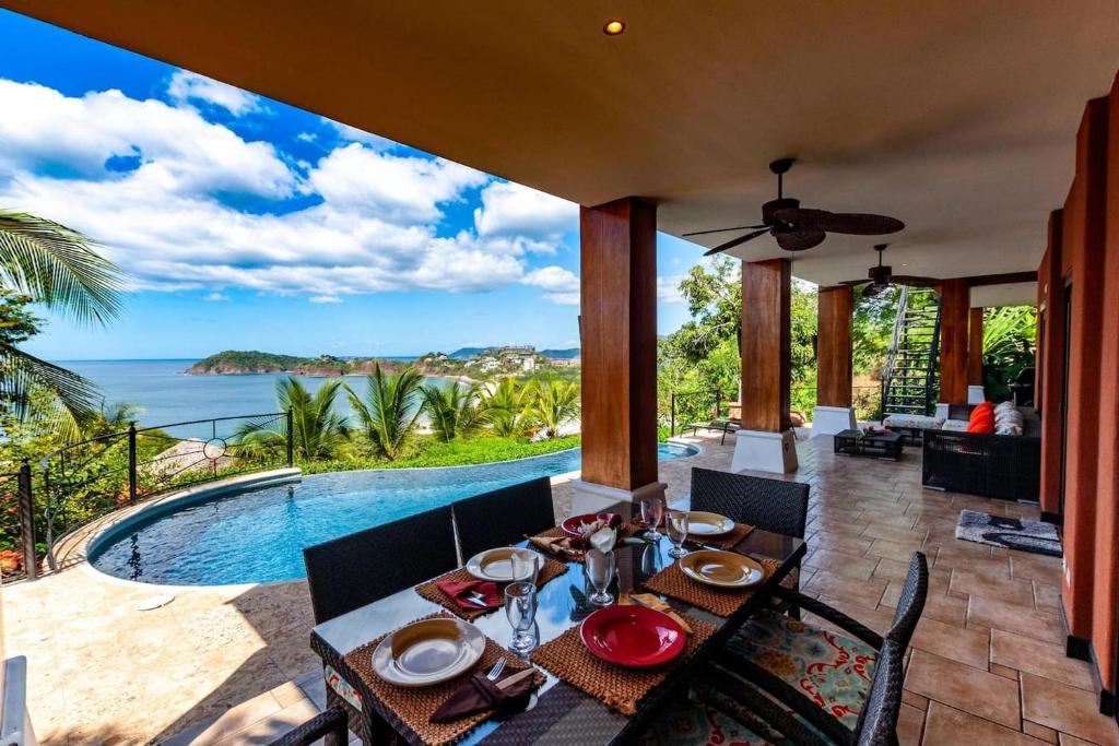 Gallery image of 3-bedroom villa with pool - party deck and sweeping ocean views in Playa Flamingo