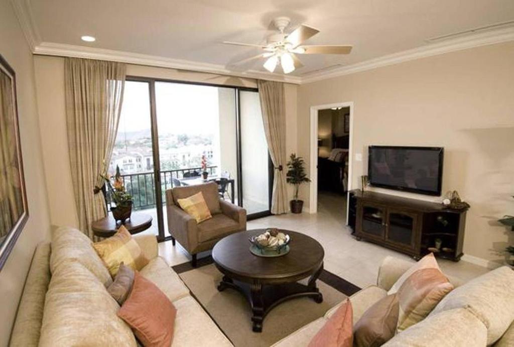 Area tempat duduk di 2-BD Ocean-View Condo on 3rd Floor