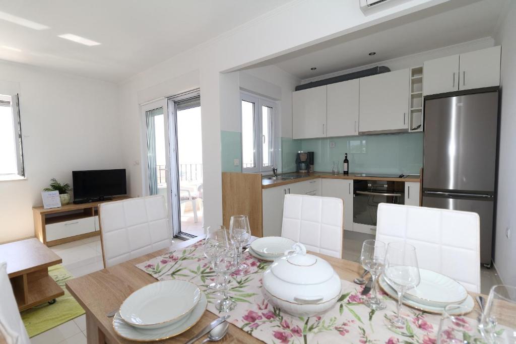 Kuchyň nebo kuchyňský kout v ubytování Apartments Pivac
