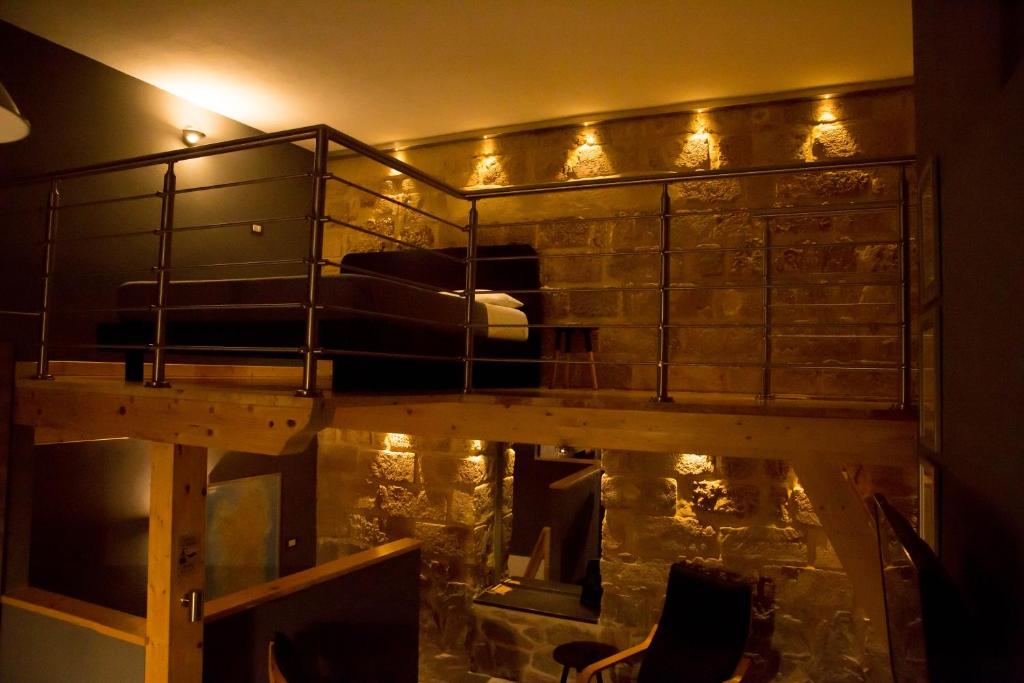 アルゲーロにある"Here" Mini loft Algheroの水中反射付きの客室の二段ベッド1台分です。