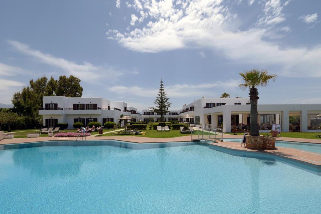 Bazén v ubytování Geraniotis Hotel and Resort nebo v jeho okolí