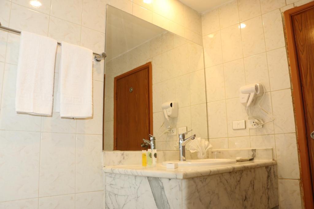 Koupelna v ubytování Silk Road Hotel