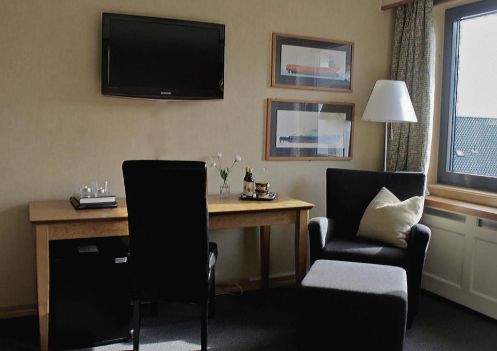 TV a/nebo společenská místnost v ubytování Rederiet Hotel
