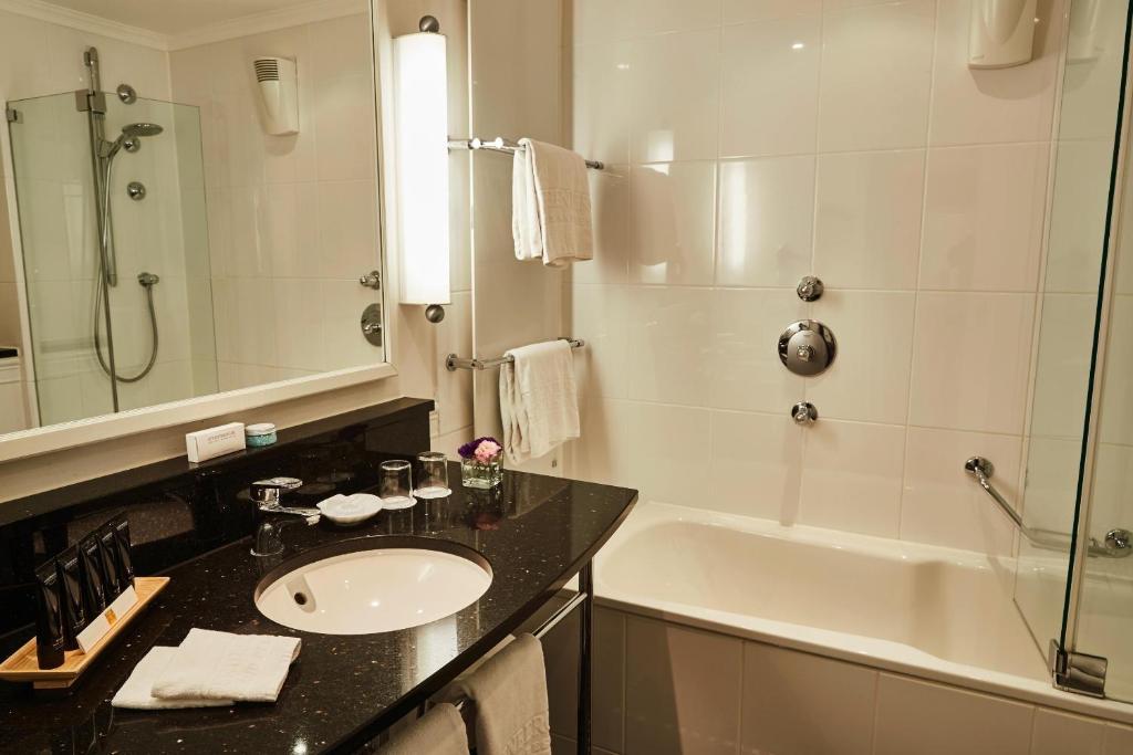 Koupelna v ubytování Steigenberger Inselhotel