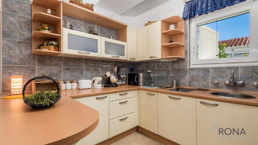 Kuchyň nebo kuchyňský kout v ubytování Rona Apartment Aurora
