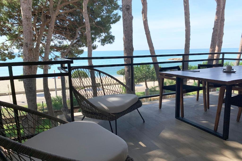 a balcony with a table and chairs and the ocean at Cambrils CALMA II in Cambrils