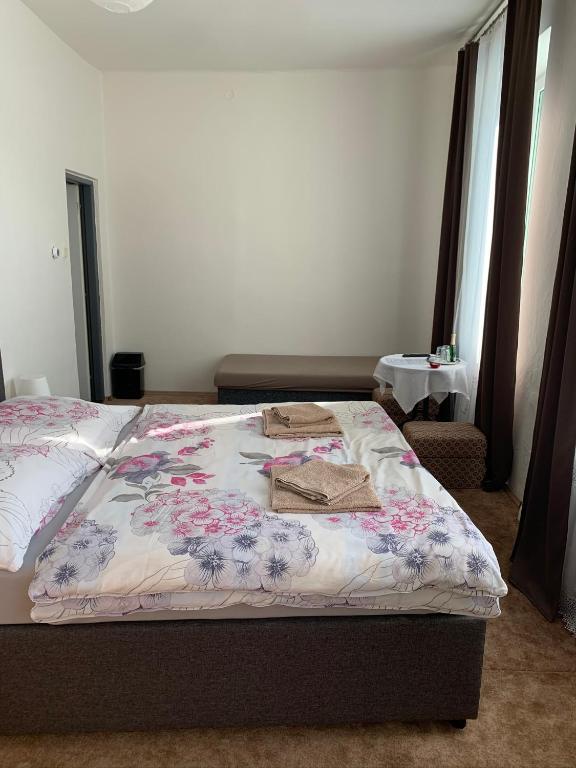Ubytovanie Violet - Habitación Triple Con Baño Externo Privado