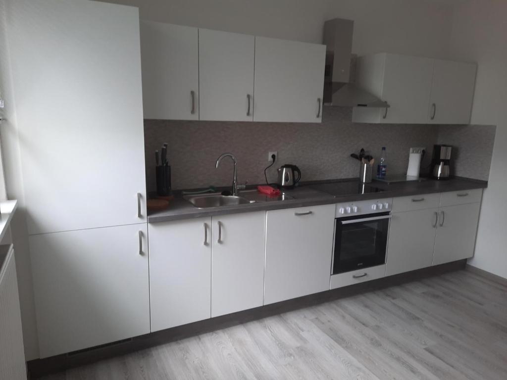 Kuchyň nebo kuchyňský kout v ubytování Hotel Zur Erholung & Restaurant Amme's Landhaus