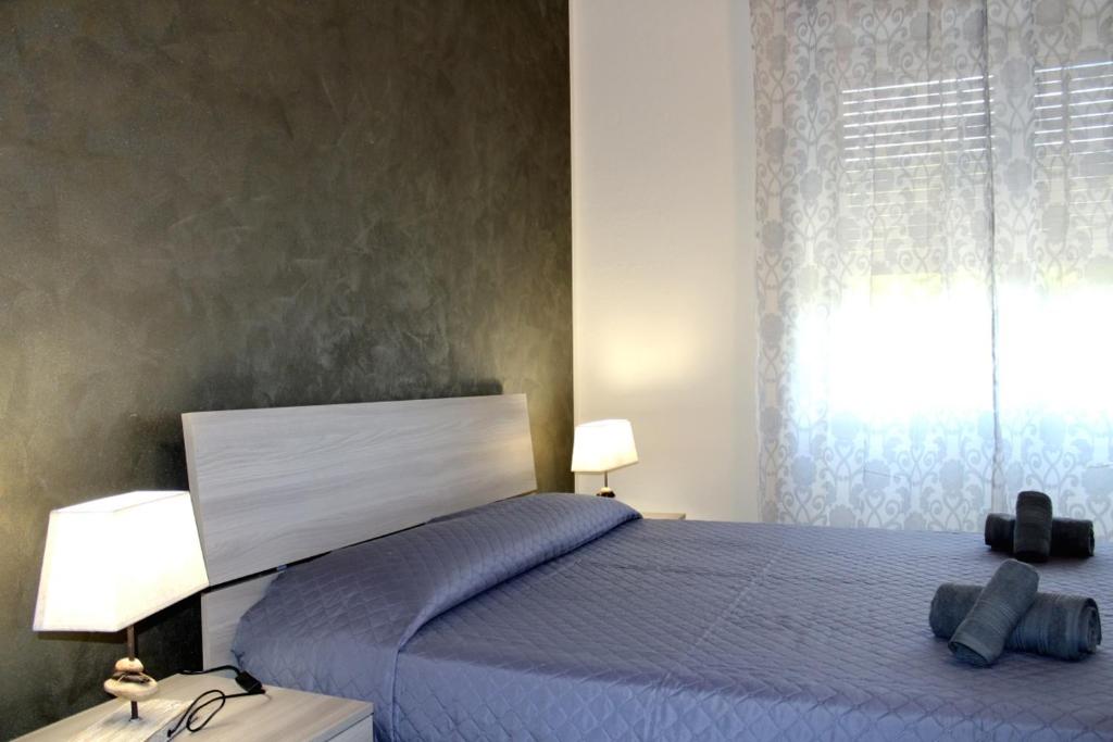 A bed or beds in a room at Cagliari 4u