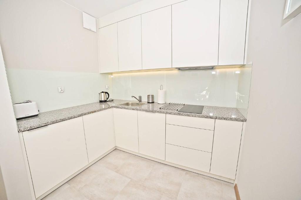 Kuchnia lub aneks kuchenny w obiekcie Victoria Residence Apartments by Grand Apartments