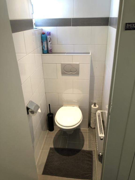 Koupelna v ubytování Rustig gelegen recreatiewoning in Zeeland