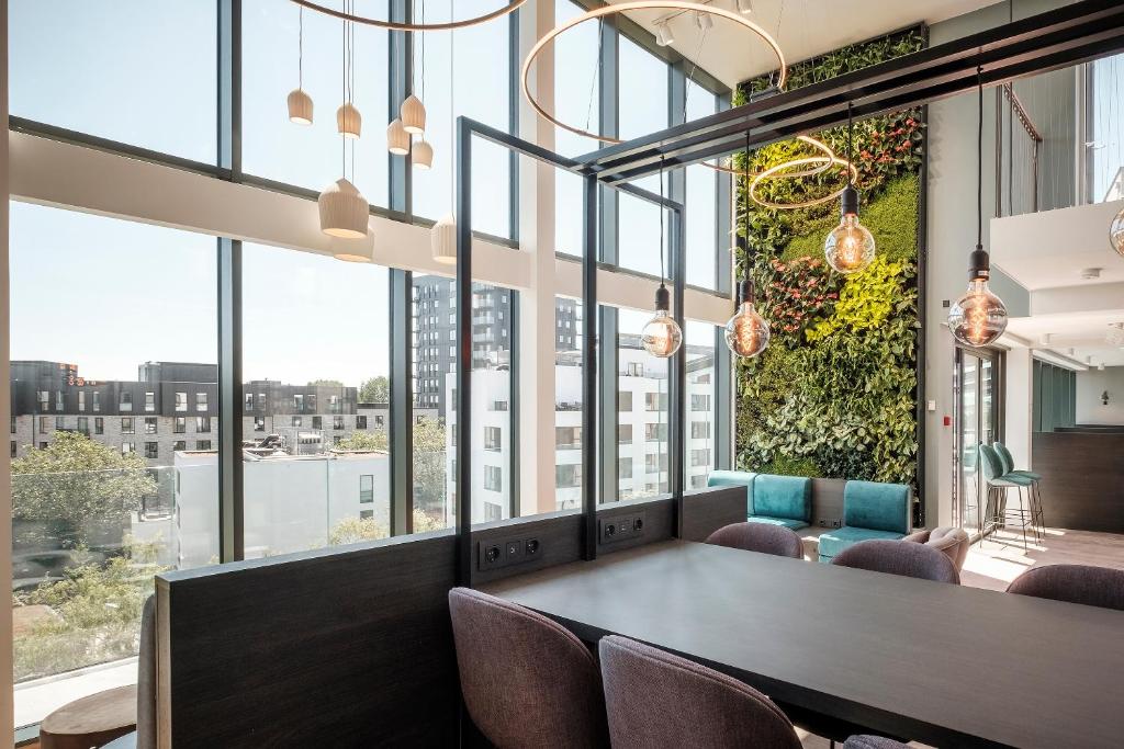Uma área de estar em Go Hotel City