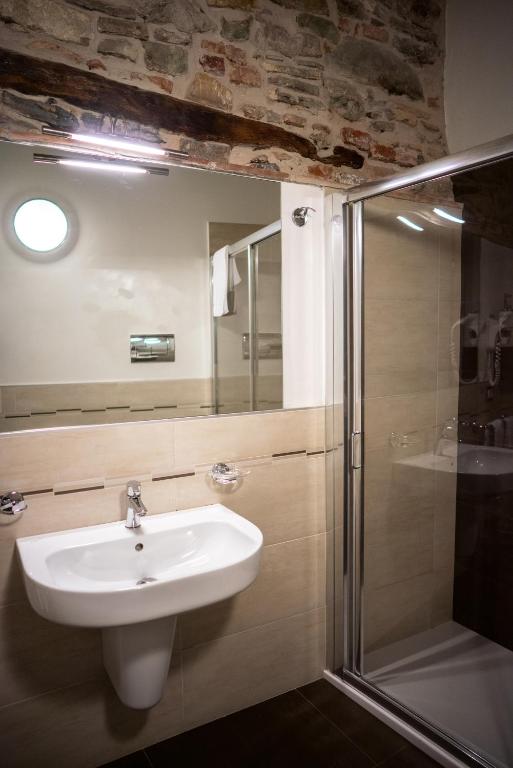 Een badkamer bij Garni Gianmartin