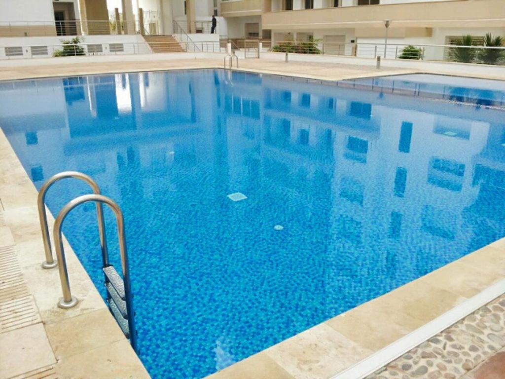Der Swimmingpool an oder in der Nähe von Bouznika 4