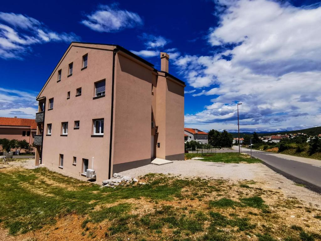 Budynek, w którym mieści się apartament