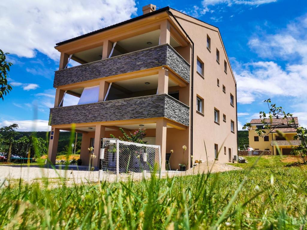 Budynek, w którym mieści się apartament