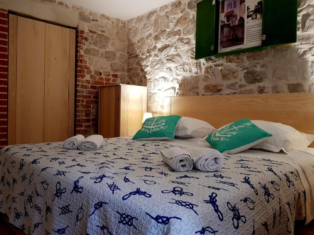 Villa Nautica Stone House - 3