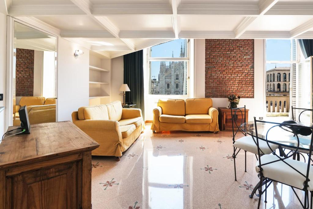 Predel za sedenje v nastanitvi Duomo Cathedral View - Luxury Apartment