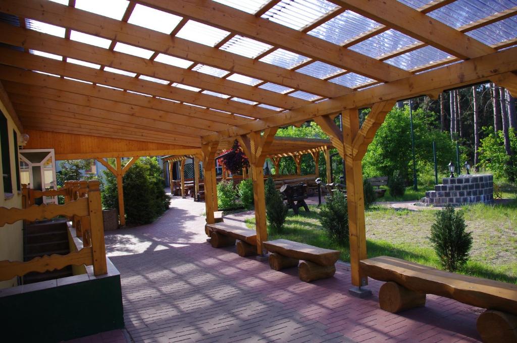 Zahrada ubytování Hostel Waldhaus Am Ferienpark Mirow -Zimmer DU WC