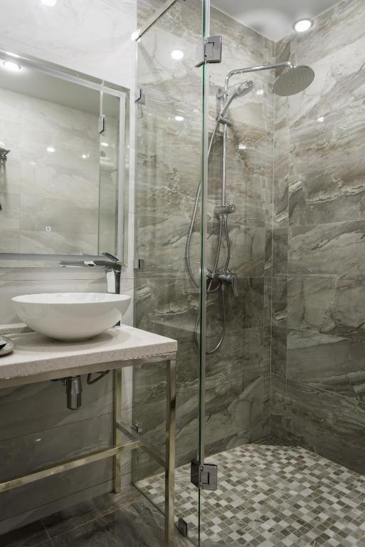 Koupelna v ubytování Rakhat Hotel