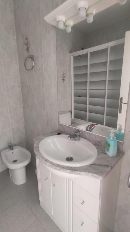 Kúpeľňa v ubytovaní Mi morena cala llobeta 35
