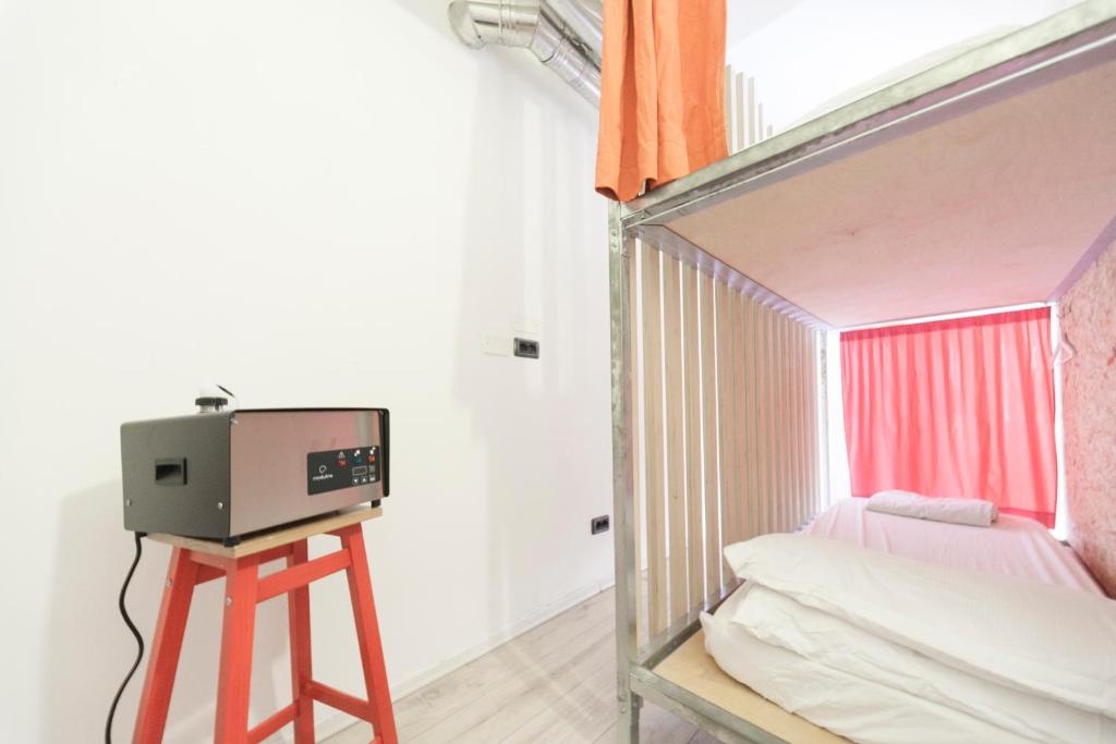 Ένα ή περισσότερα κρεβάτια σε δωμάτιο στο Dopa Hostel