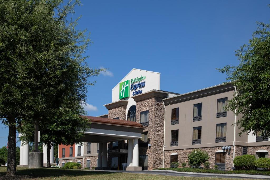 諾克斯維爾的住宿－Holiday Inn Express & Suites Knoxville-Farragut, an IHG Hotel，酒店前方的 ⁇ 染