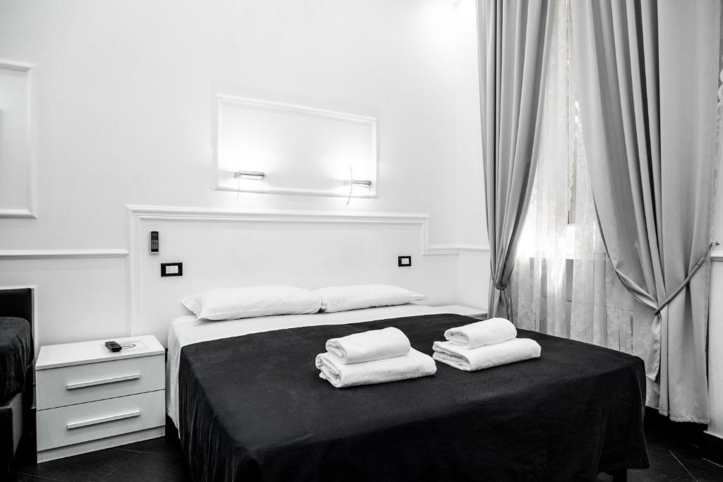 A bed or beds in a room at L'antica Locanda Dell'Orso