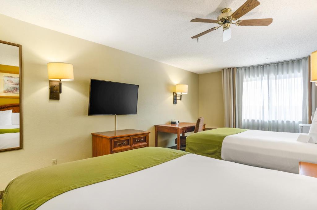Postel nebo postele na pokoji v ubytování Cheyenne Guest Inn