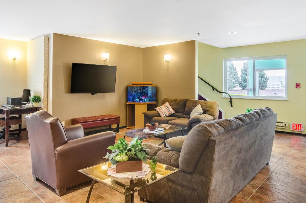 TV a/nebo společenská místnost v ubytování Cheyenne Guest Inn