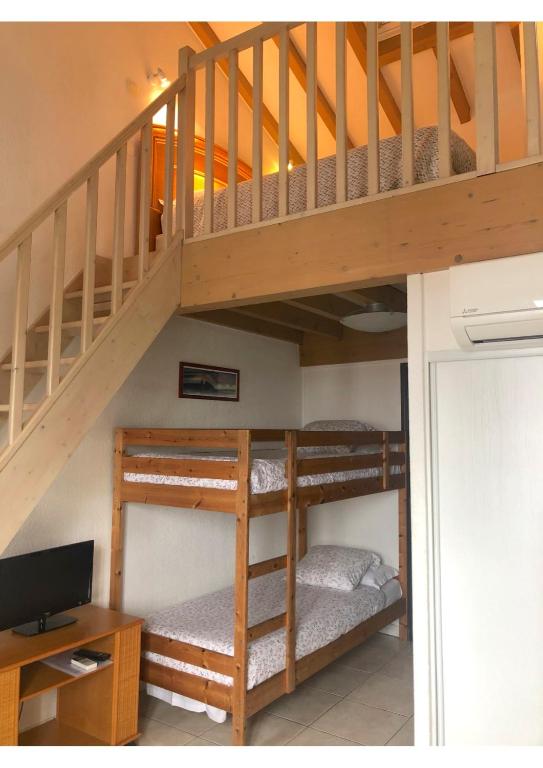 Postel nebo postele na pokoji v ubytování Hôtel & Appart-hôtel Olatua