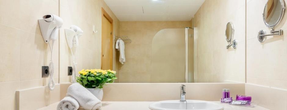 Kúpeľňa v ubytovaní Apartamentos Beverly