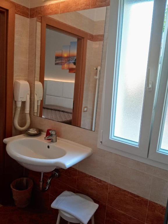 Koupelna v ubytování Hotel Monica