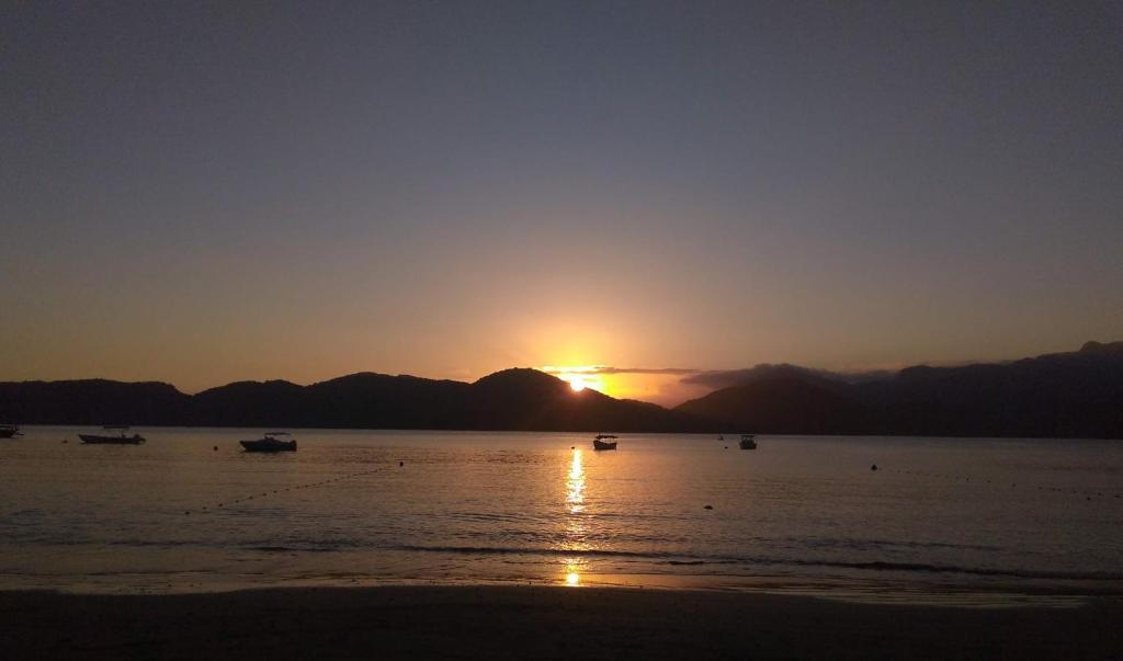  Chalé c/piscina 150m do mar