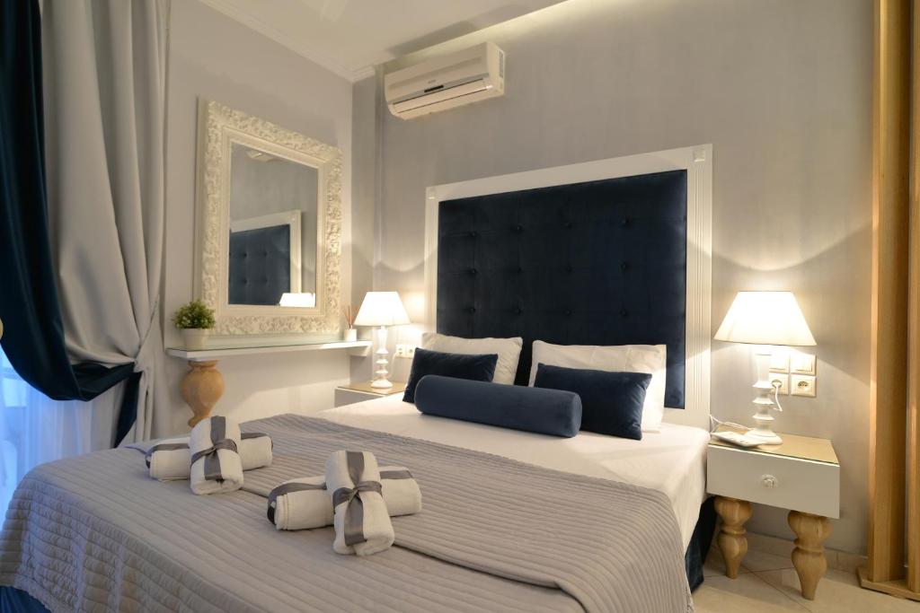Posteľ alebo postele v izbe v ubytovaní Epavlis Luxury apts