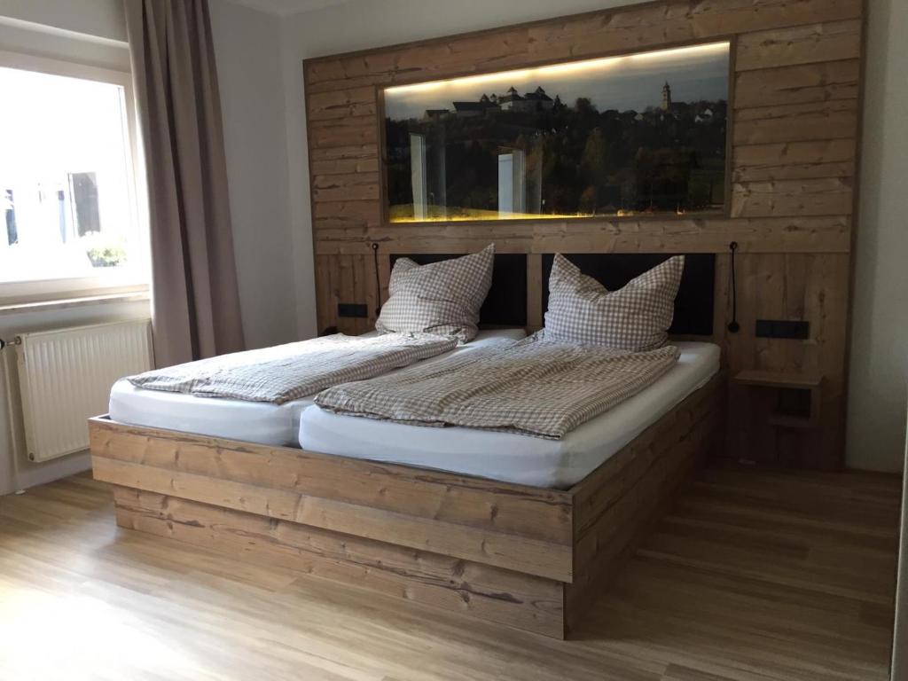 Postel nebo postele na pokoji v ubytování Hotel am Kunnerstein
