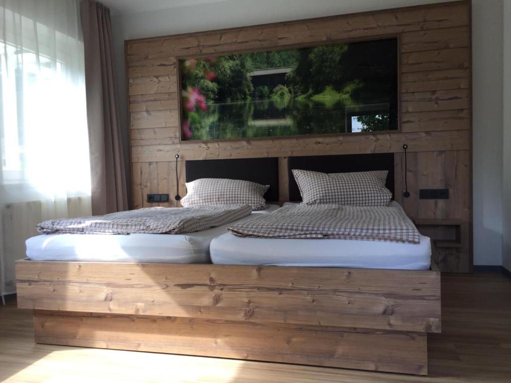 Postel nebo postele na pokoji v ubytování Hotel am Kunnerstein