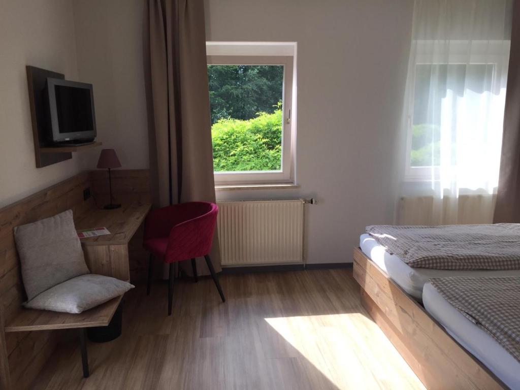 Postel nebo postele na pokoji v ubytování Hotel am Kunnerstein