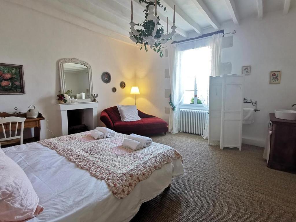 Quatre Chats sous un Pin - Doppelzimmer Mit Eigenem Externen Badezimmer