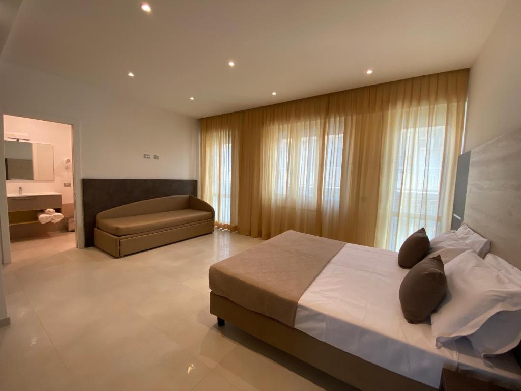 Ένα ή περισσότερα κρεβάτια σε δωμάτιο στο Edison Hotel Seaview & SPA