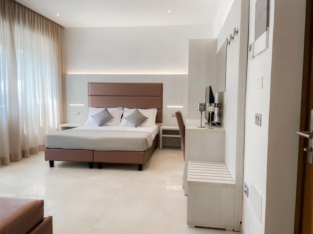 Ένα ή περισσότερα κρεβάτια σε δωμάτιο στο Edison Hotel Seaview & SPA