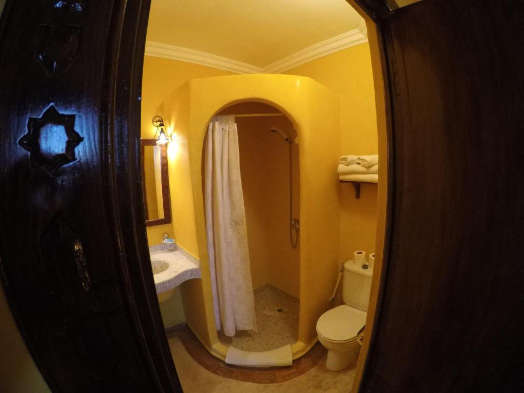 Koupelna v ubytování Riad Zahra