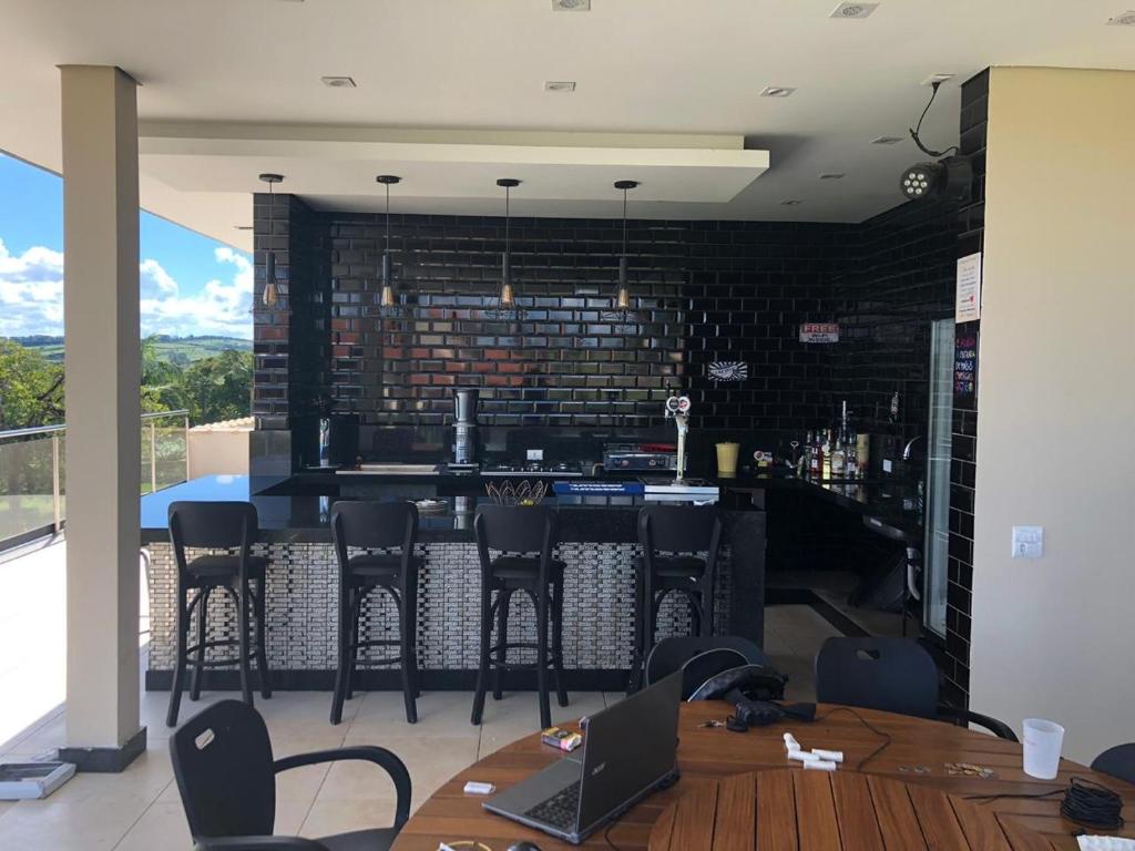  Mansão no Riviera de Santa Cristina XIII com estrutura para Festas e Banquetes mansaoconectada