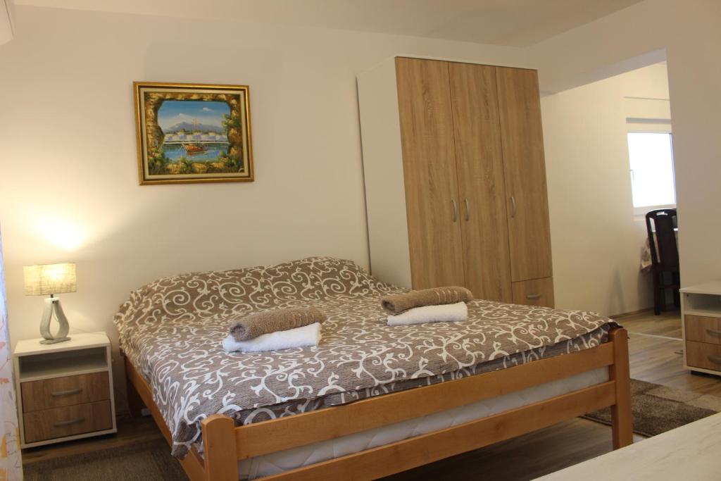 Postel nebo postele na pokoji v ubytování Apartmani Ilić