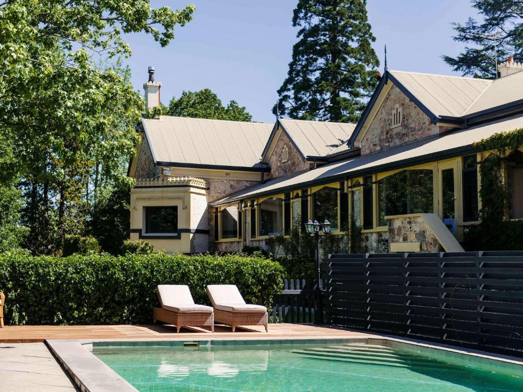 Bazén v ubytování Mount Lofty House & Estate Adelaide Hills nebo v jeho okolí